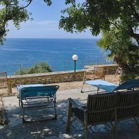 Acquamarina فيلة